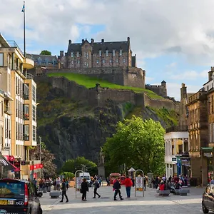 Luxury Modern 3 Bedroom In Centre Edinburgh